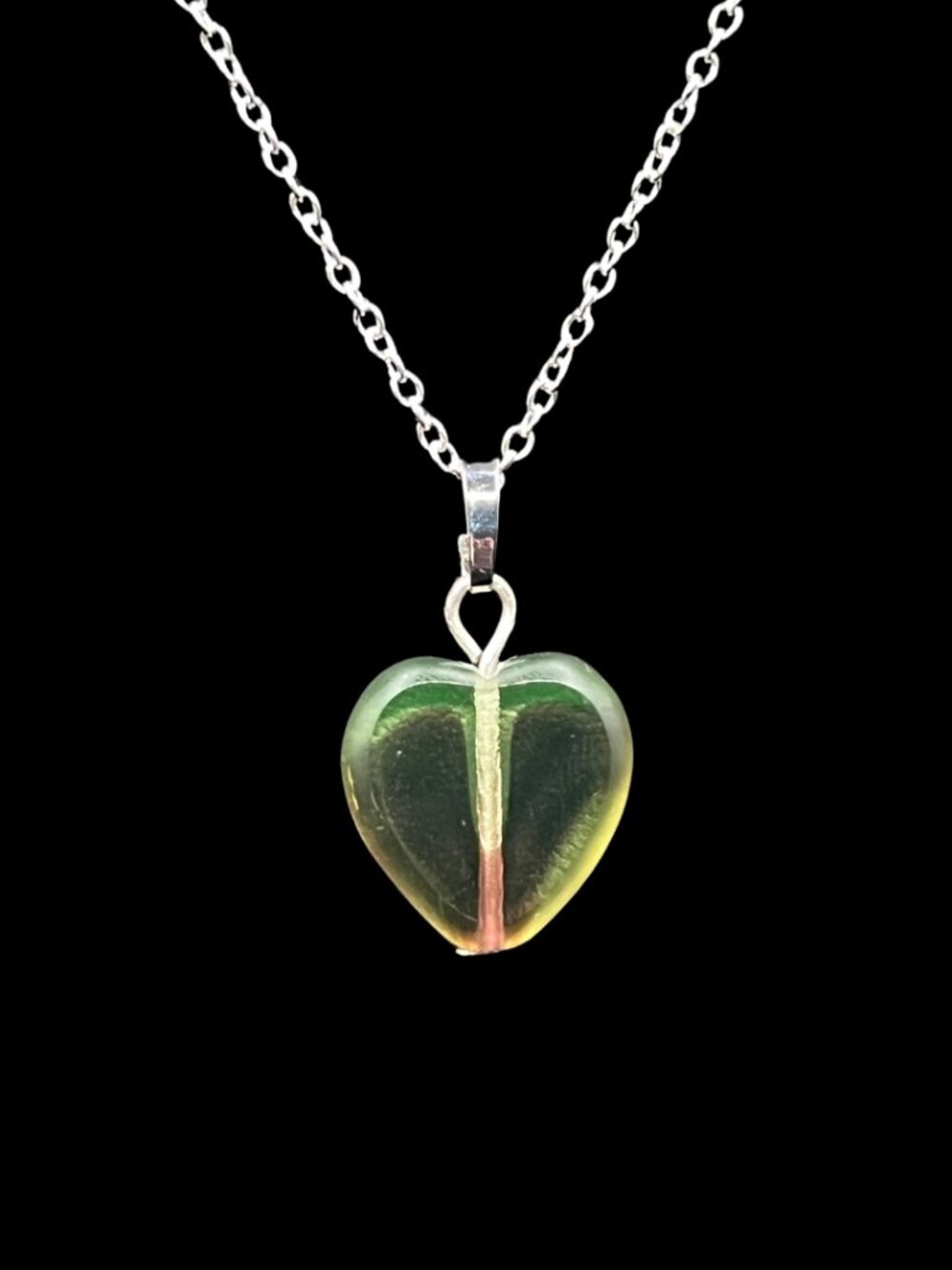 Handmade Uranium Glass Green Heart Pendant Necklace UV Reactive Silver - Picture 2 of 8